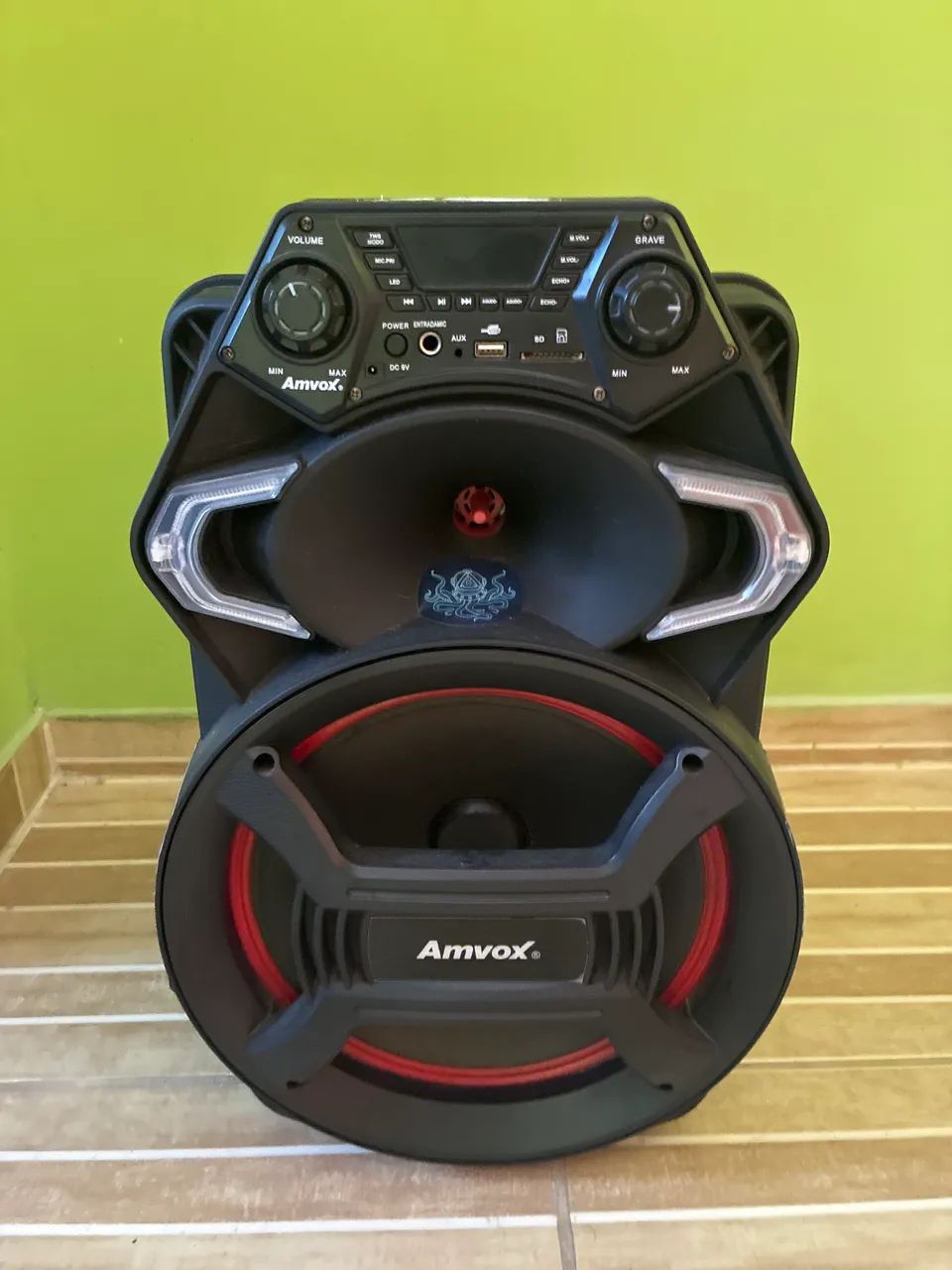 Vende-se caixa de som amvox 