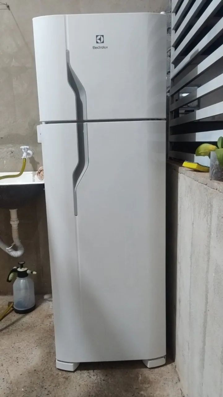 Geladeira Eletrolux Cycle Defrost 260L Usada