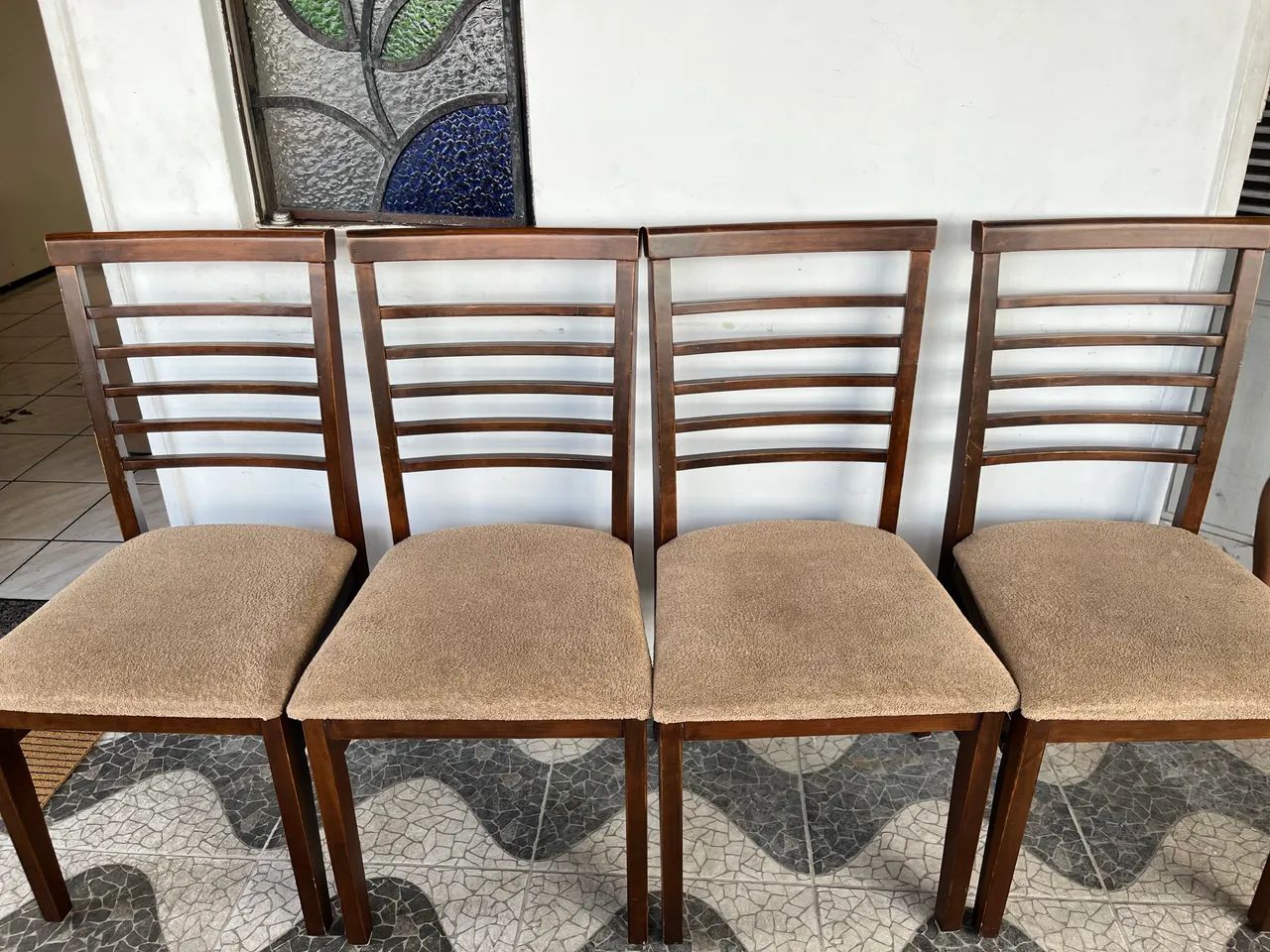 mesa de vidro com 4 cadeiras madeira - Foto 2
