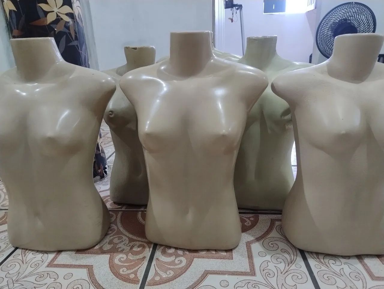 Vendo Manequins Femininos para Exposição
