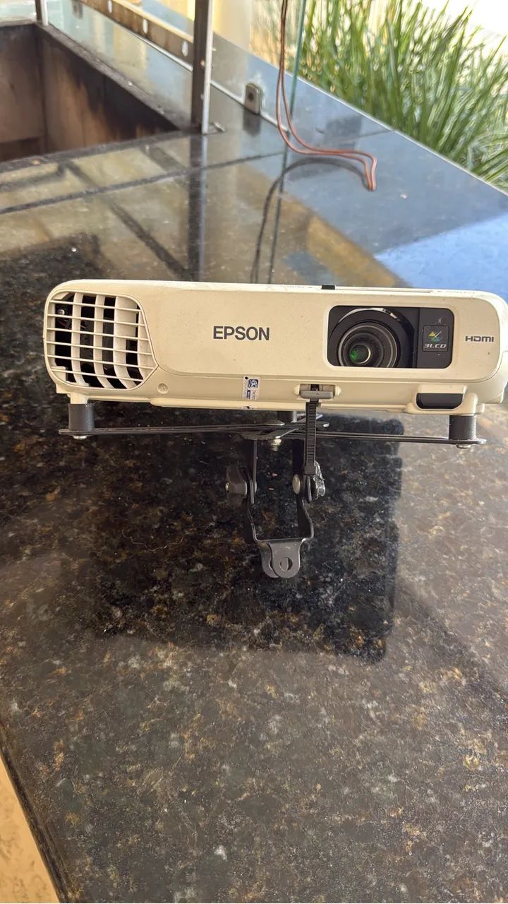 Projetor Epson PowerLite X24+ 3LCD HDMI - Funcional