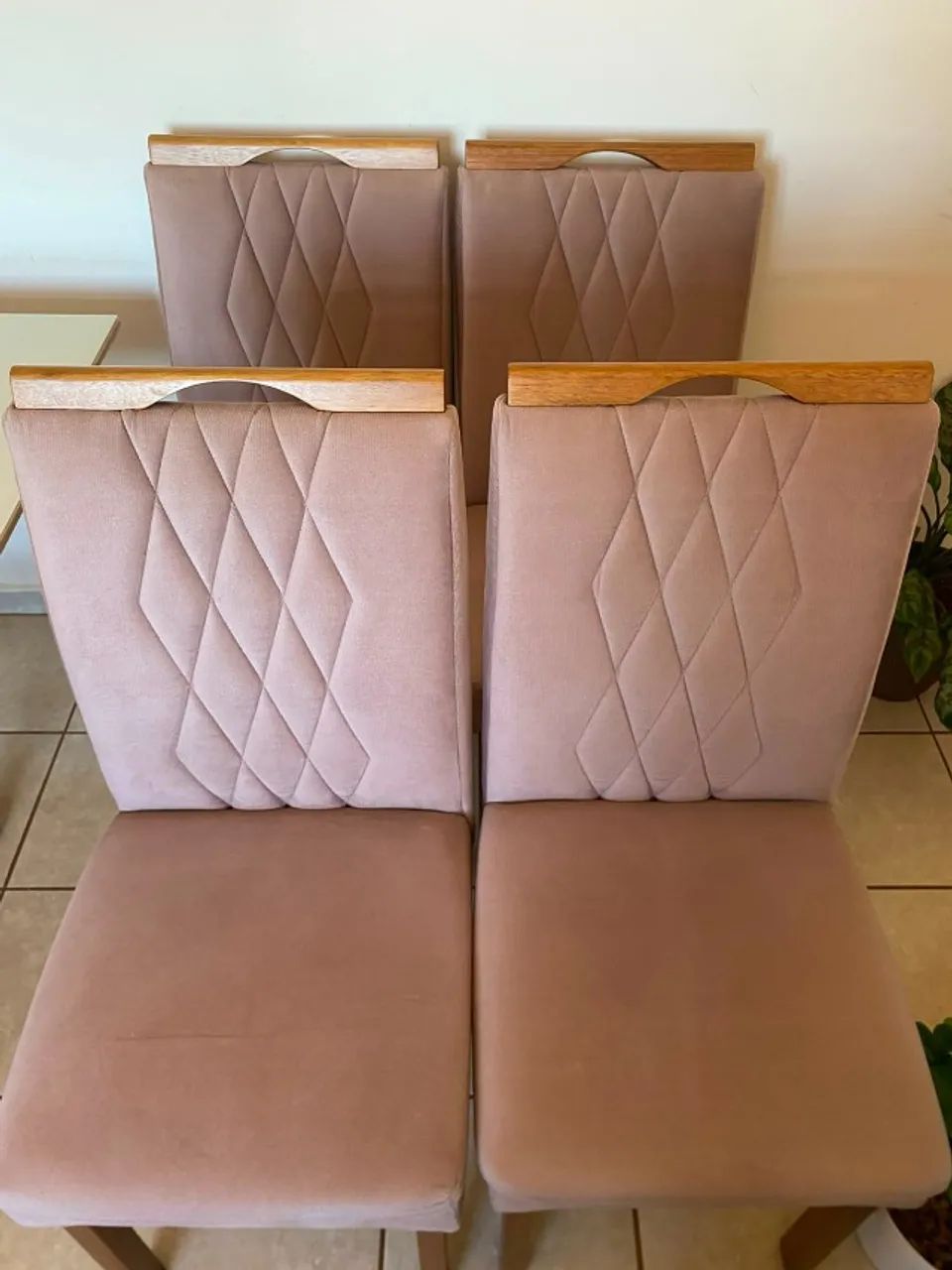 Mesa em Laca com tampo de vidro + 4 cadeiras - NOVA - 1,20 X 80cm - com Cadeiras - Foto 4