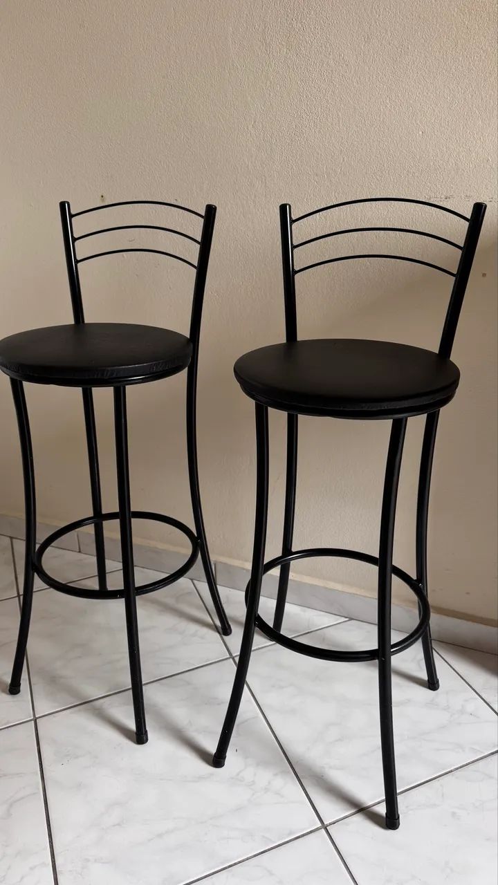 Vendo bancada América na cor amadeirado com duas cadeiras  - Foto 3