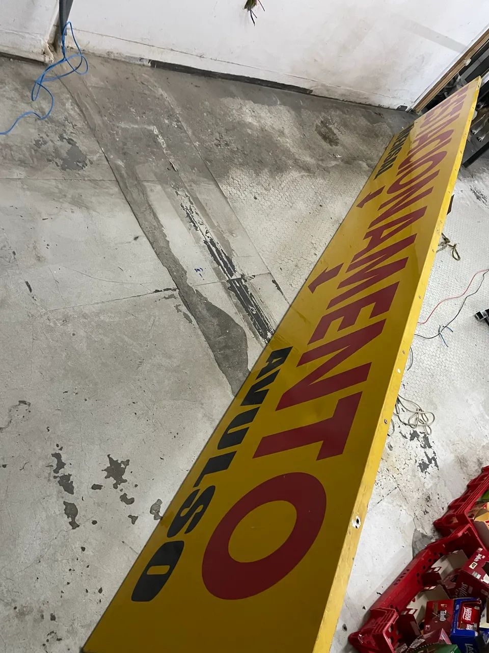 Placa de ferro para fachada de estacionamento