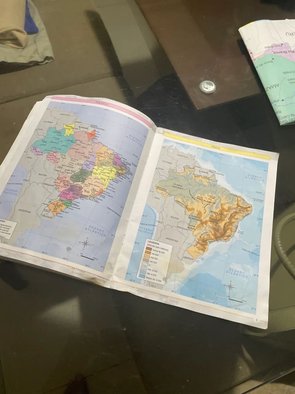 Atlas com mapa do Brasil e um mapa da América do Sul - Foto 2