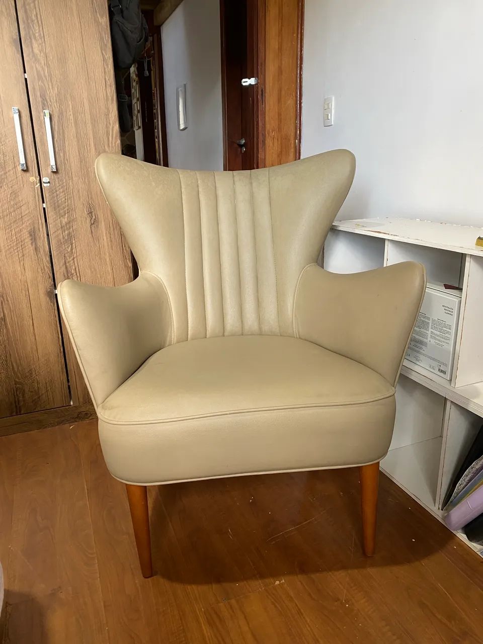 poltrona bege