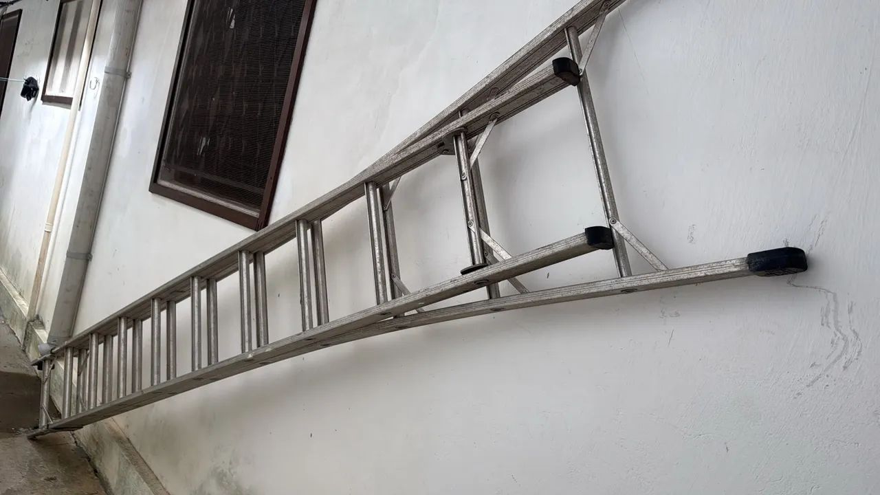 Escada  - Foto 2