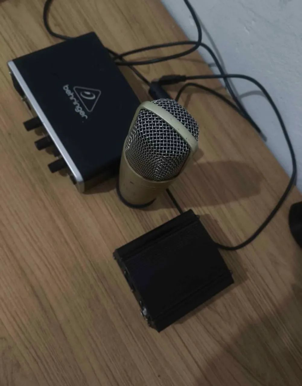 MICROFONE BEHRINGER, INTERFACE, PHANTOM POWER E CABOS 