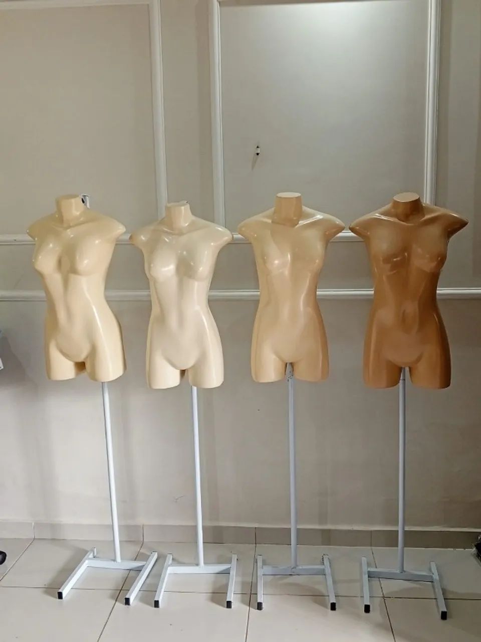 Manequins Busto Feminino com Pedestal - Estado de Novo - Foto 3