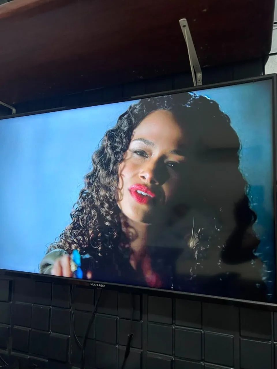Smart TV Multilaser TL043 40" ? Excelente estado