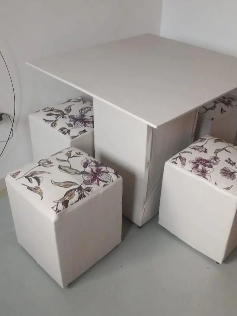 Sala de jantar com 4 puffs a pronta entrega  - Foto 3