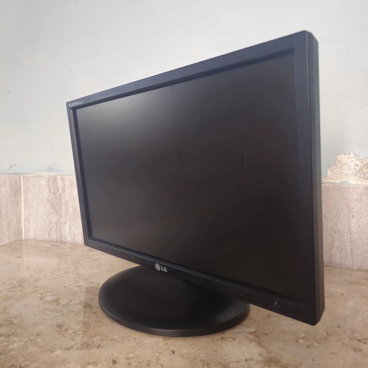 Monitor Flatron E2011P 20" - VGA/DVI - Foto 4