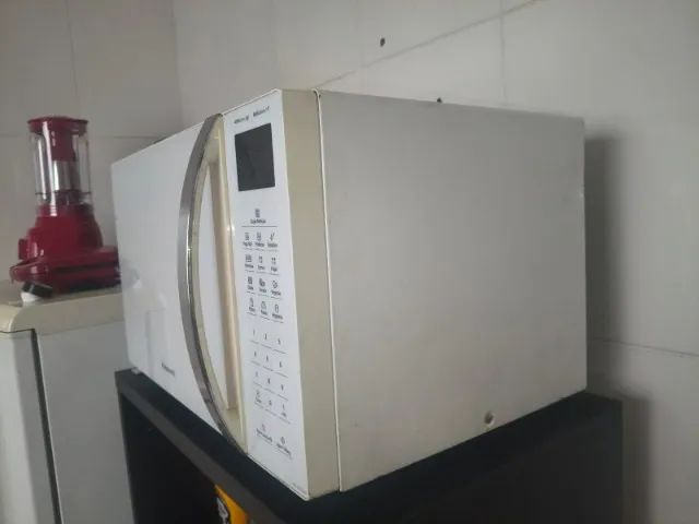 Microondas Panasonic 34L - 220v - Foto 2