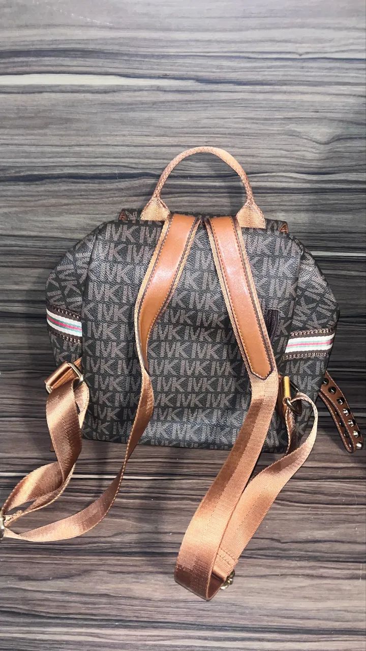 Mochilinha estampada NK Nunca usada  - Foto 3