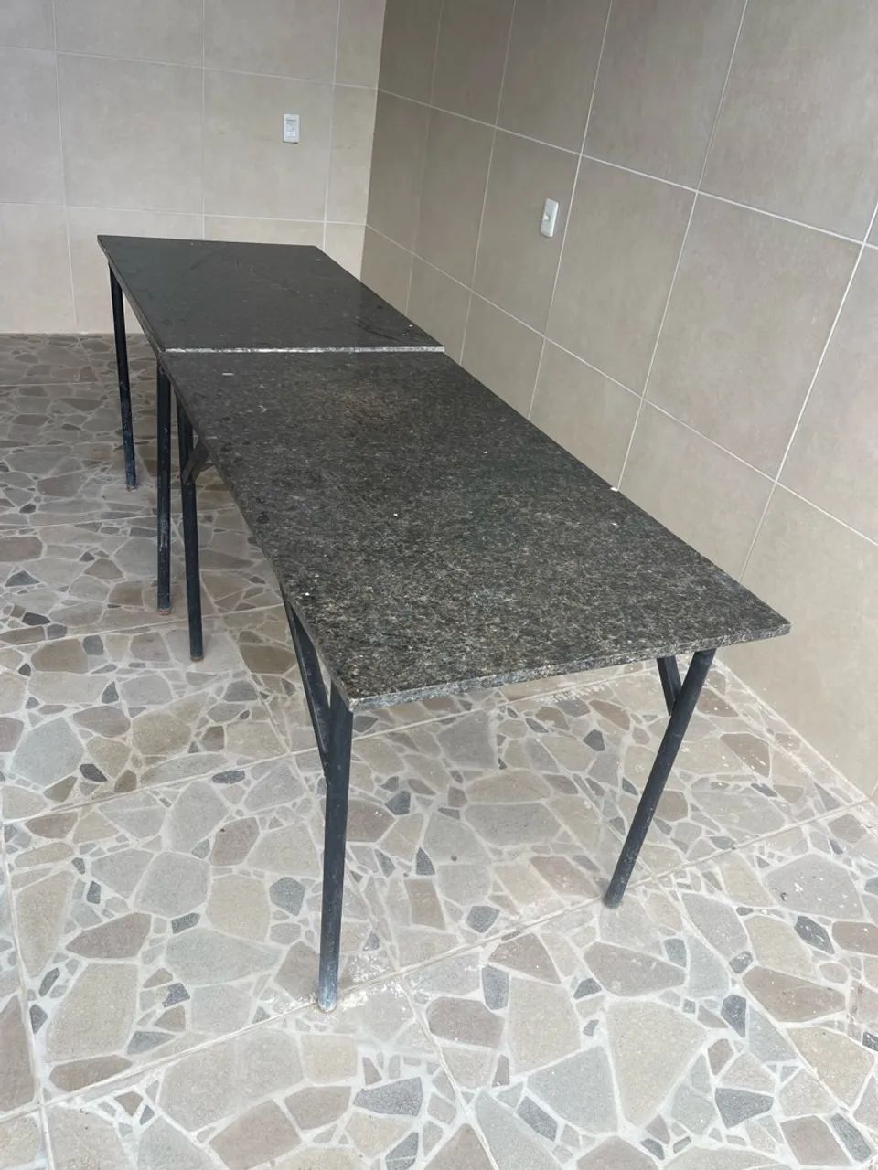 Mesa de granito com metalon