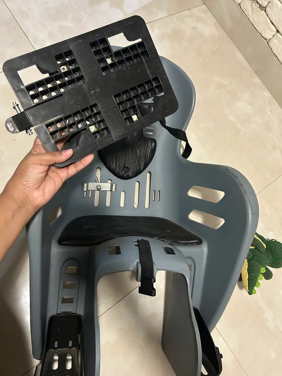 Cadeirinha infantil para bicicleta  - Foto 4