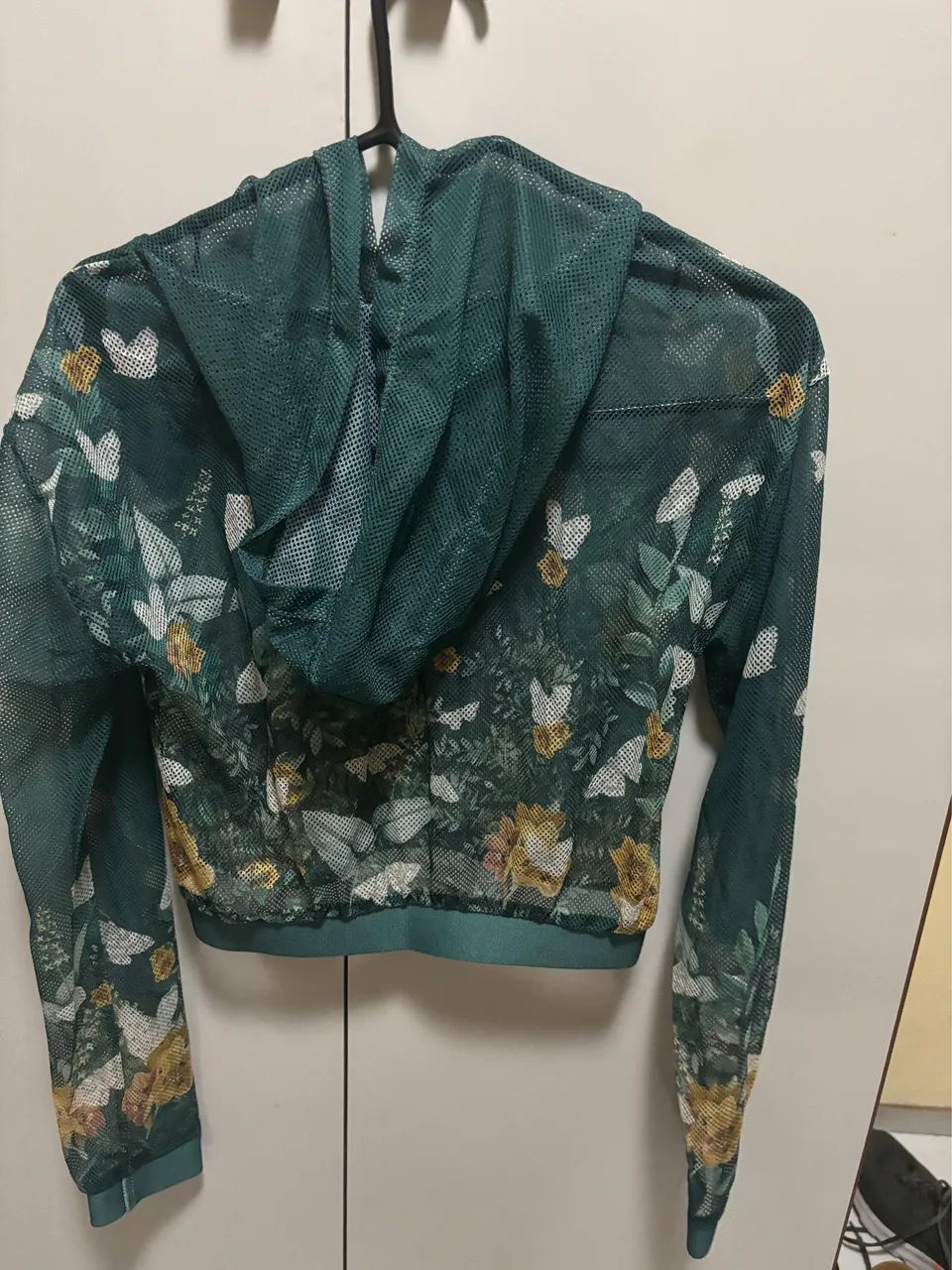 Conjunto; casaquinho de mangas e saia de borboletas. - Foto 2