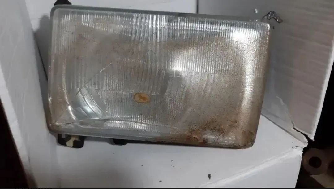 Farol Direito Cibié Ford Cargo 1991/2000 Lente Vidro Trincada
