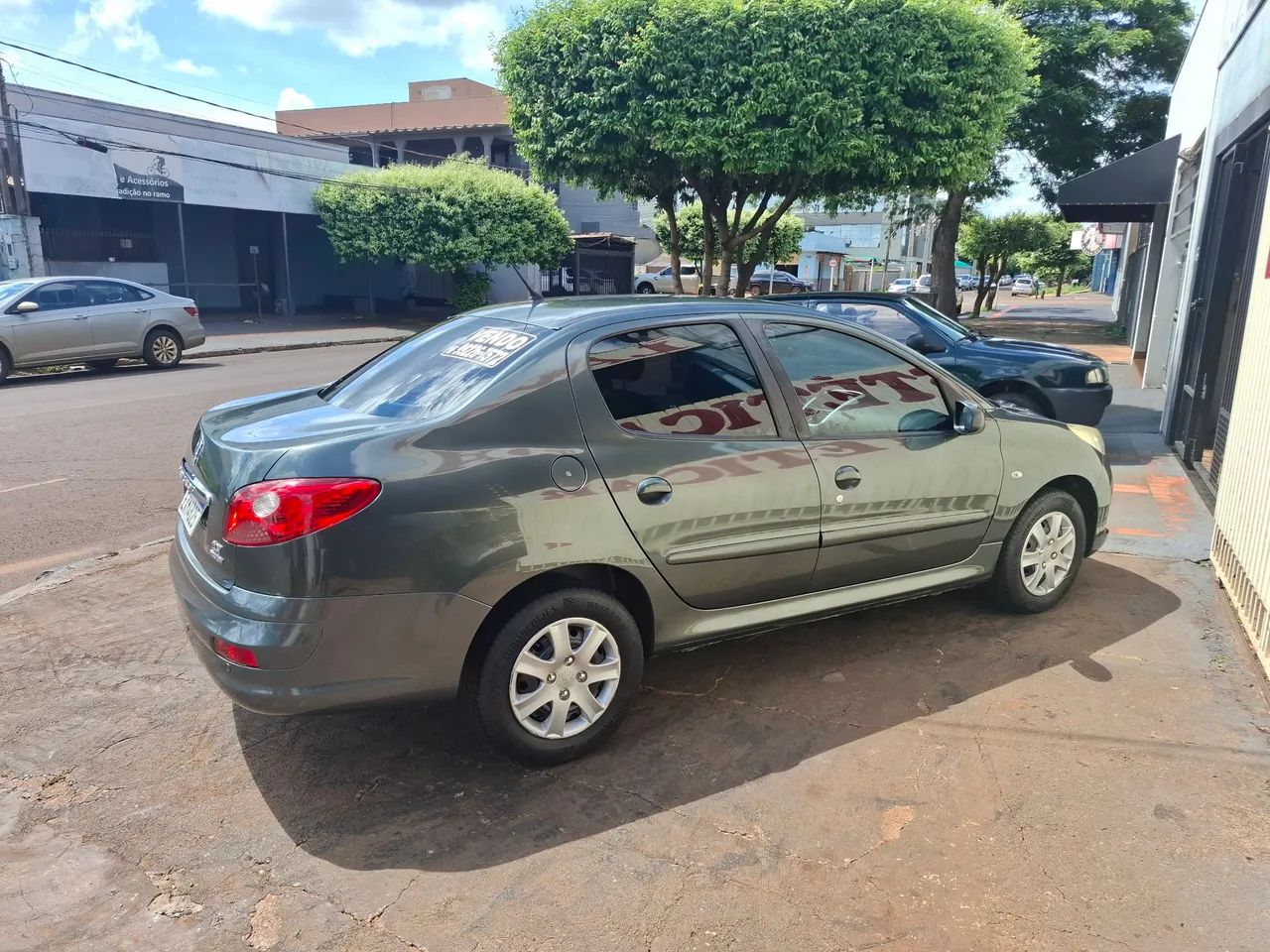 Peugeot 207 207 Sedan Passion XR 1.4 Flex 8V 4p 2013