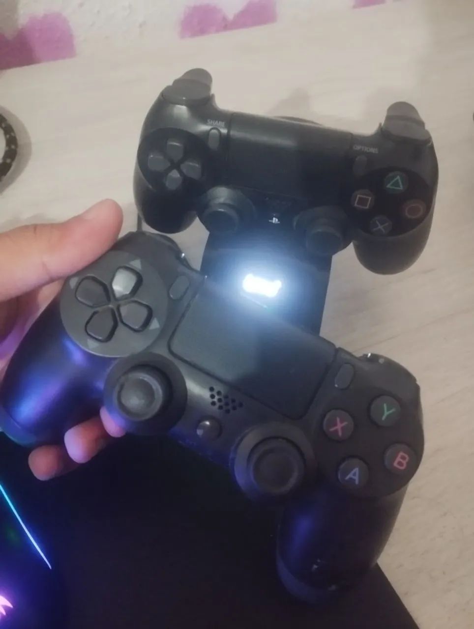 VENDO 2 CONTROLES PS4 + BASE DE CARREGAMENTO