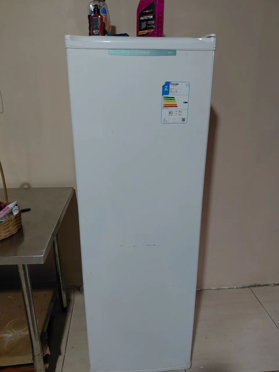 Freezer vertical semi novo