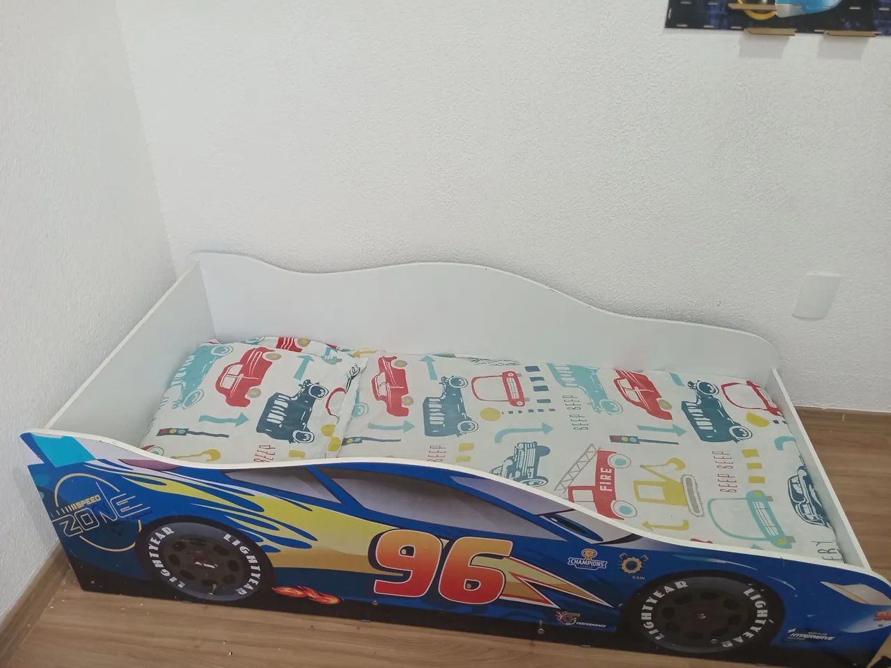 Cama infantil carros com colchão 