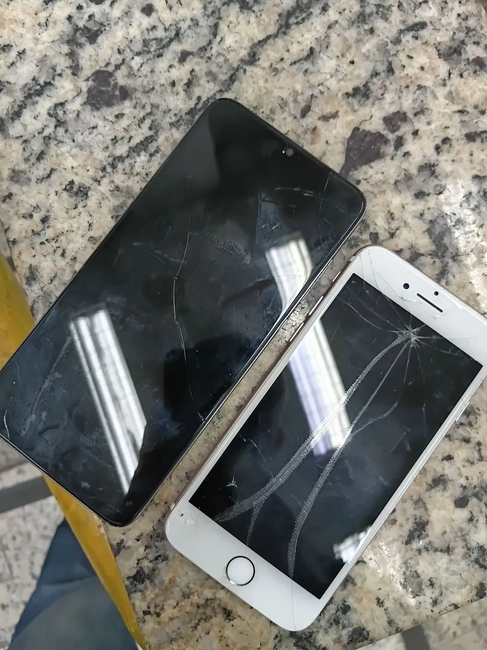 Celular: Iphone 7-  200 reais. Precisa trocar tela - Foto 3