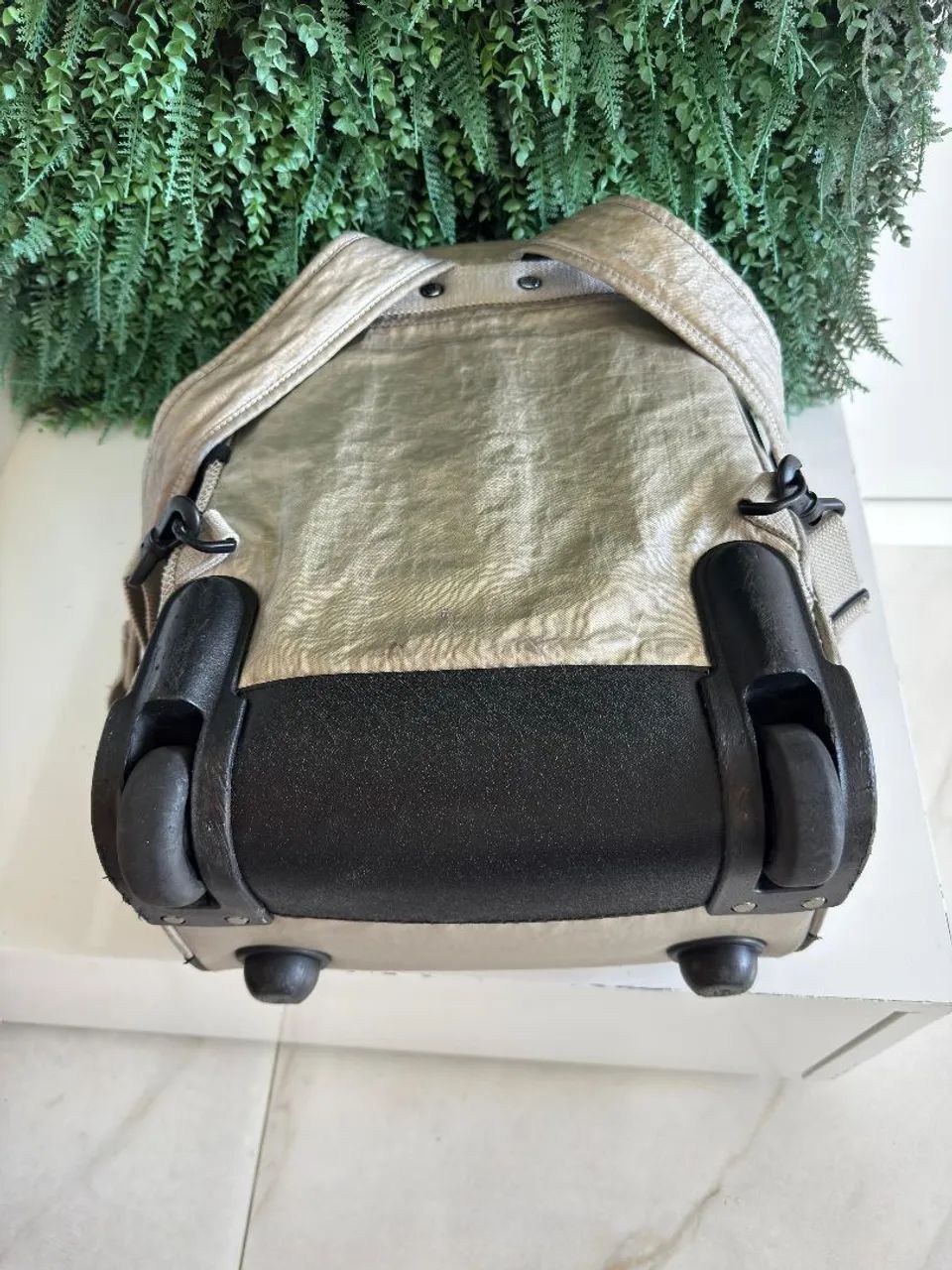 Mochila kipling ORIGINAL dourada  - Foto 3