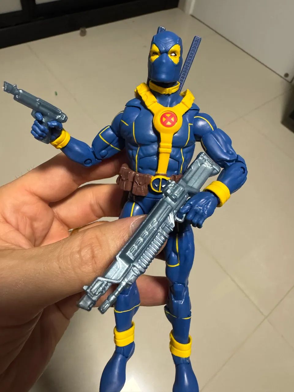 Marvel Legends Deadpool azul e dourado. - Foto 4