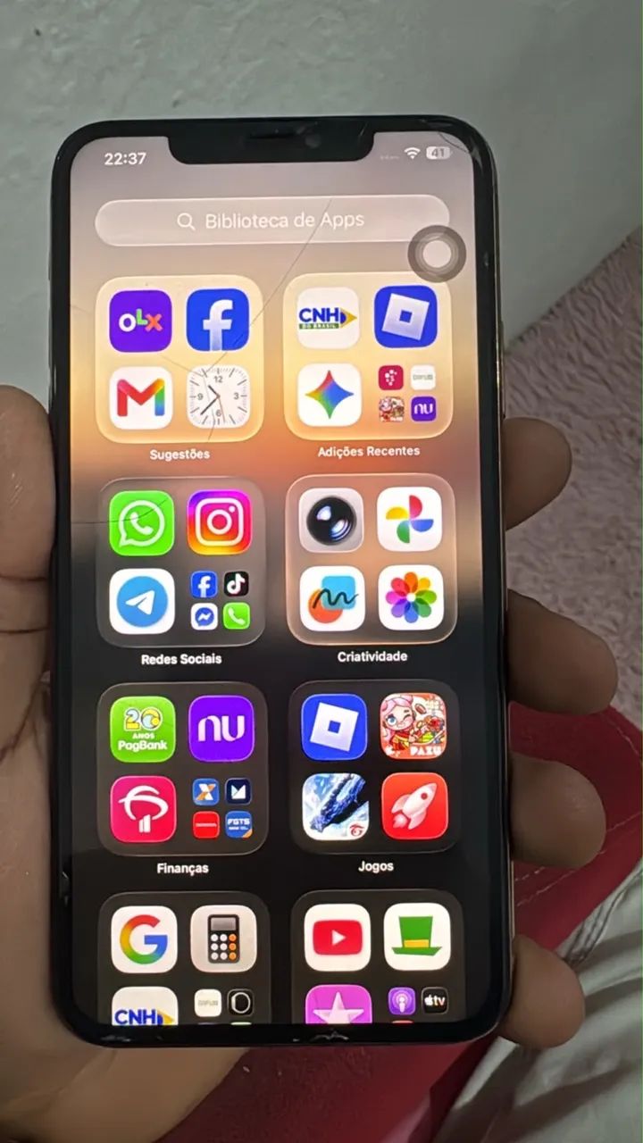 Vendo ou troco iPhone 11 Pro Max  - Foto 3