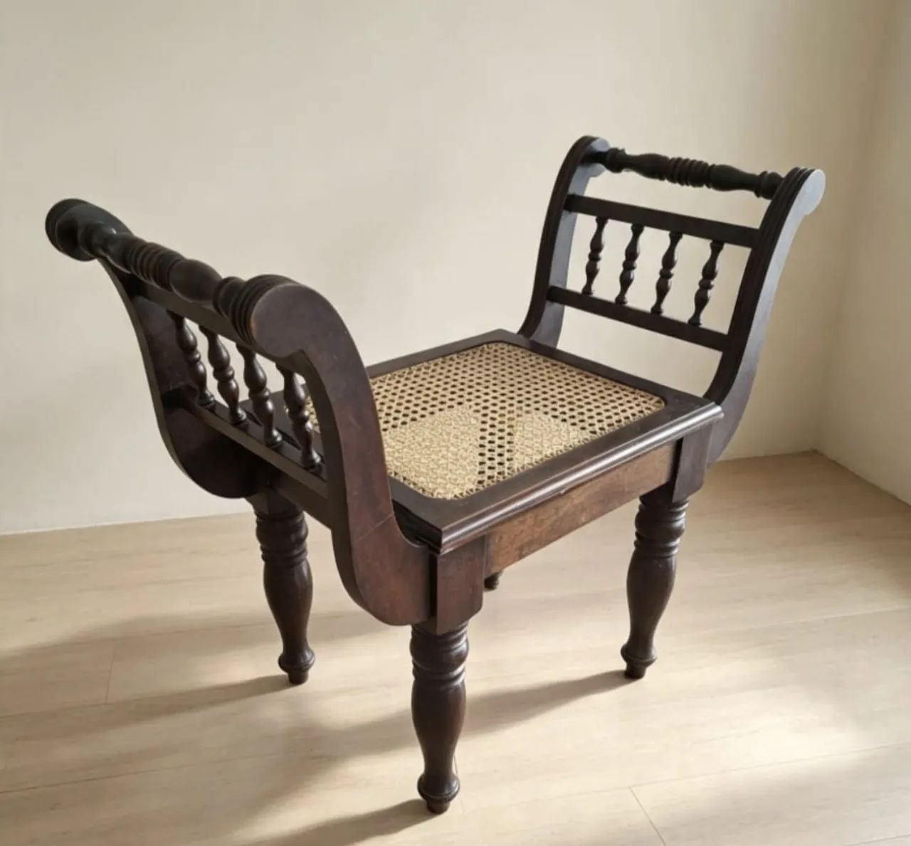 Vendo Belíssimo Banco de Madeira
