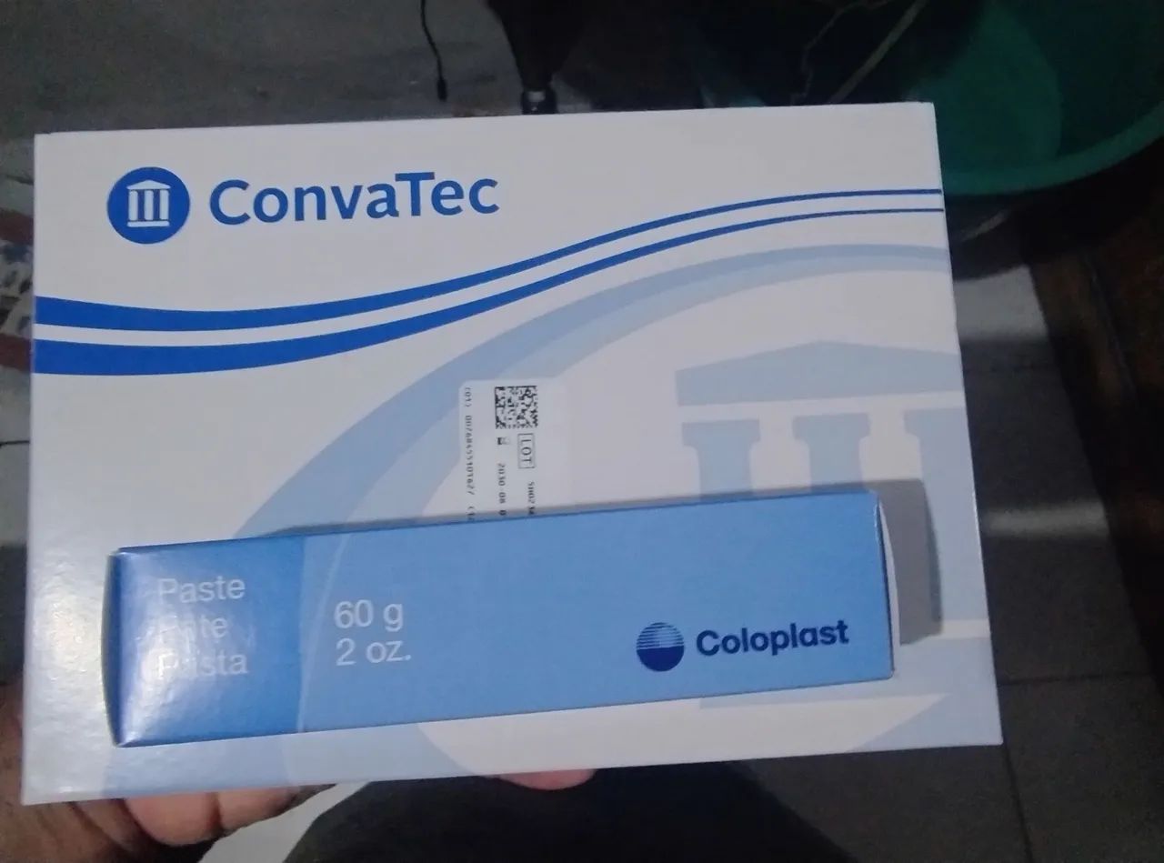 Vendo caixa de bolsa convatec e pasta com álcool coloplast.