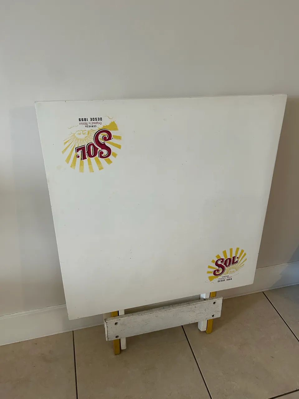 Mesa de bar maciça dobrável  