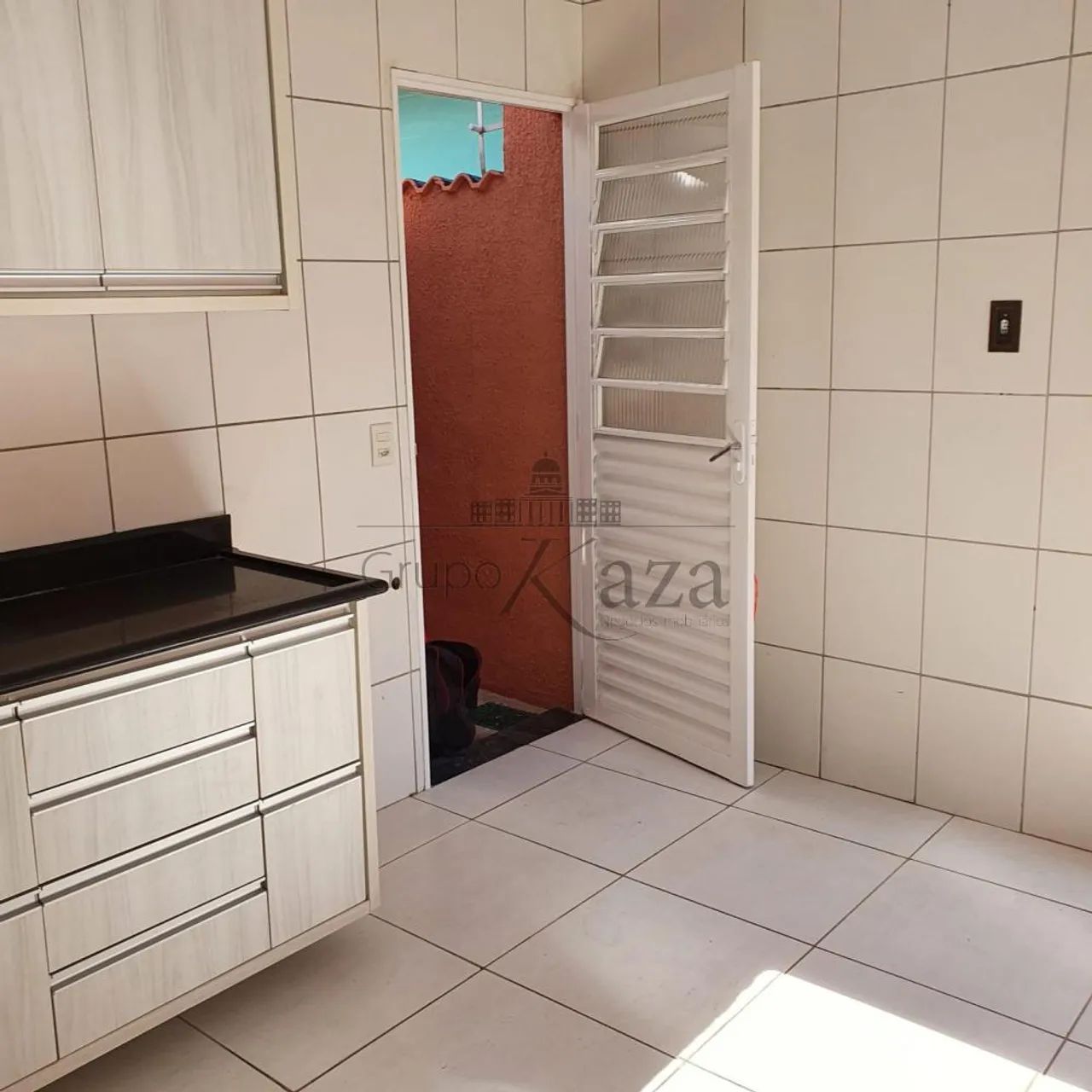 Casa no Jardim Satélite com 3 Dormitórios - 80m². - Foto 3