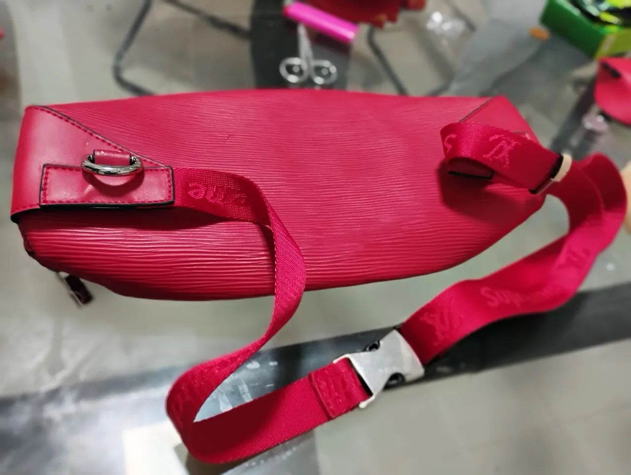 BOOMBAG COLAB  LOUIS VUITTON E SUPREME - Foto 2