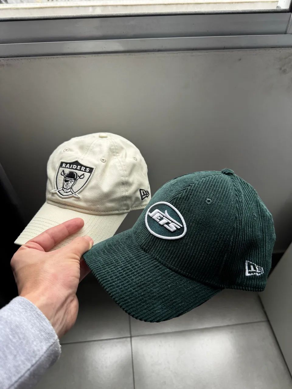 2 bonés New Era novos 