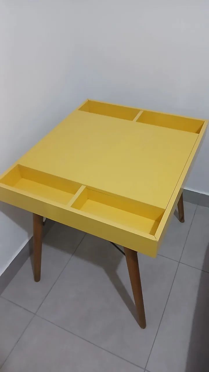 Mesa infantil de madeira 