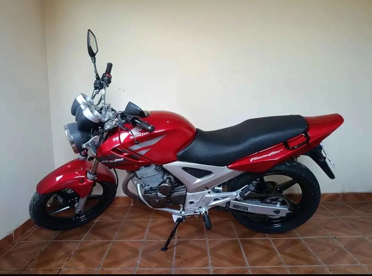 Vendo uma CBX Twister bem conservada 