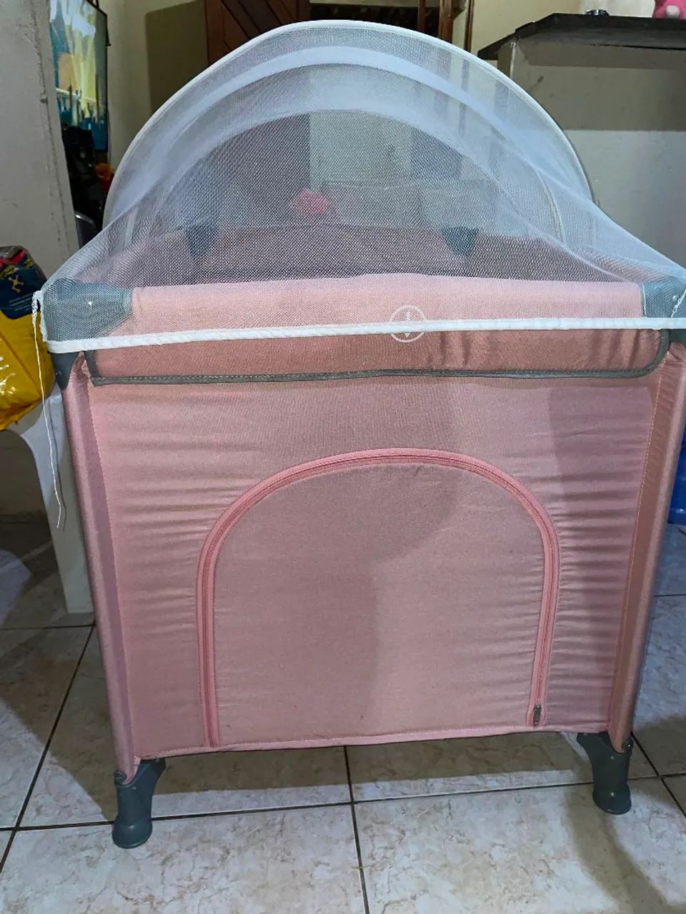 Vendo berço cercadinho rosa. - Foto 2