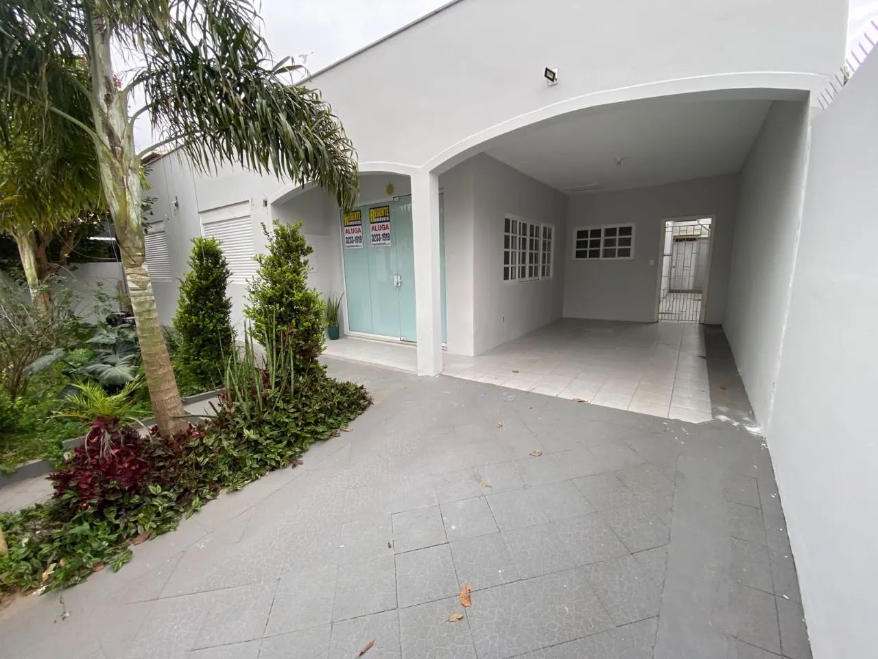 Excelente casa com 04 dormitórios no bairro Santa Mônica!