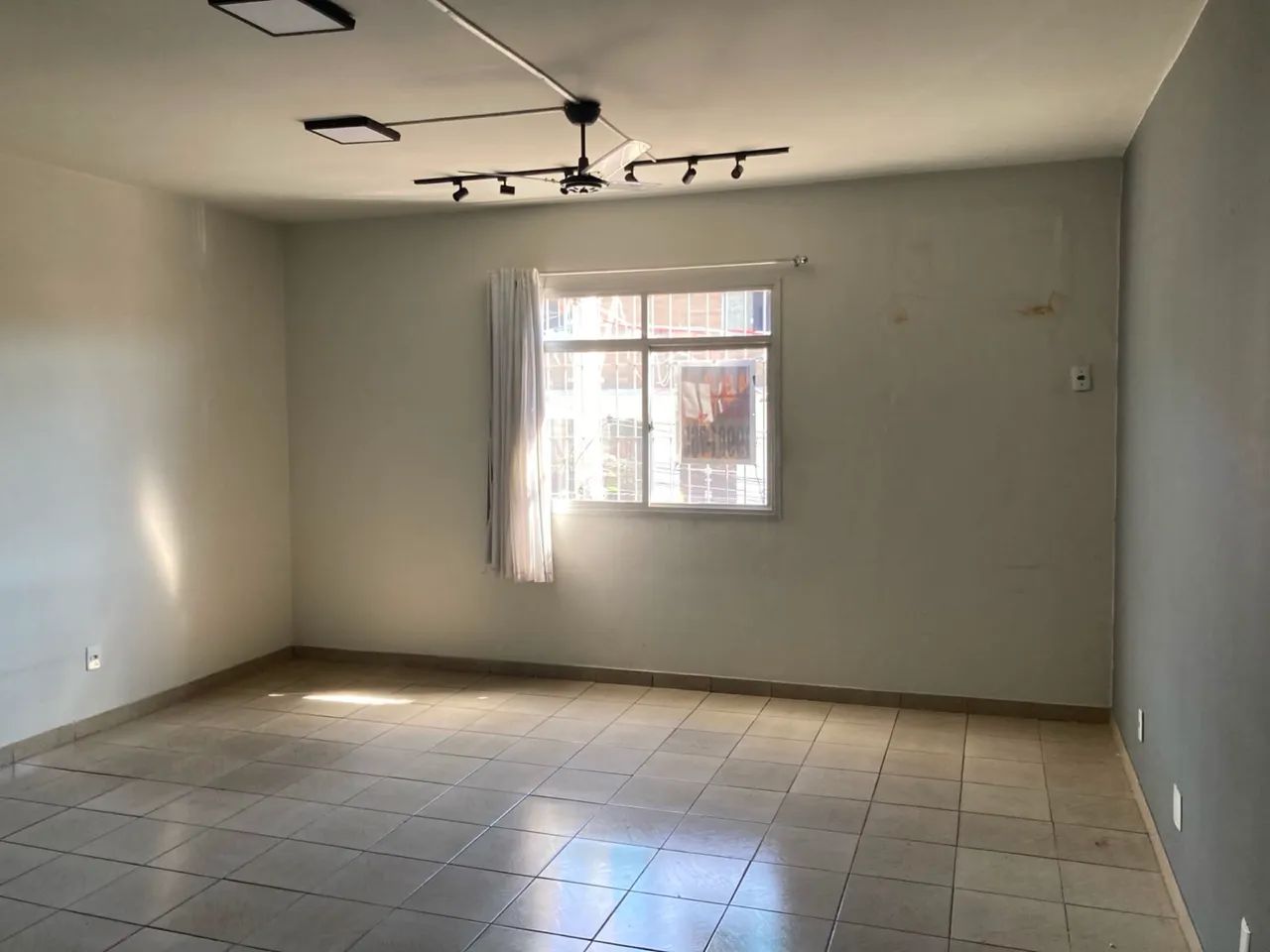 Sala em prédio comercial - Foto 2