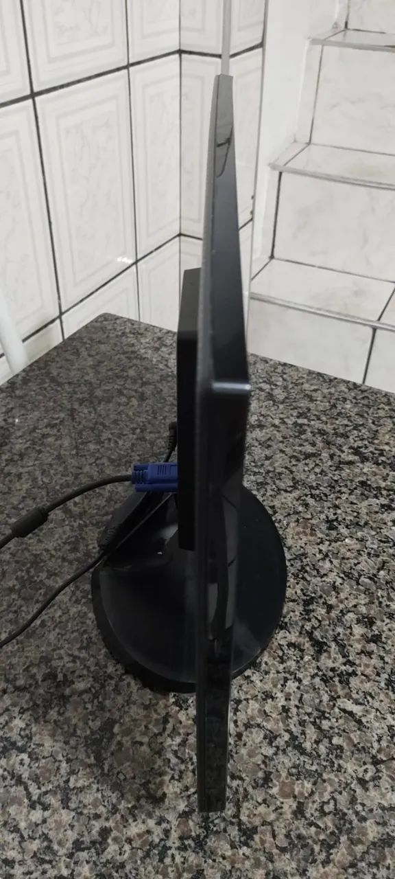 Monitor LG Flatron 22EA53T-P 22 polegadas com painel IPS e resolução Full - Foto 2