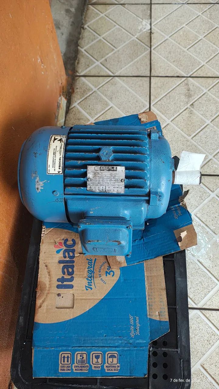 Vendo motor trifásico 220/380 semi novo, bomba hidráulica, 2 inversor de frequência zerado - Foto 4