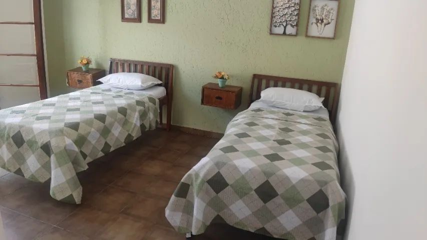 Vendo cama de solteiro com colchao e mesa de cabeceira  - Foto 3