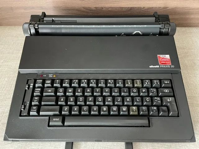 Maquina de escrever Olivetti Praxis 20 - Foto 2