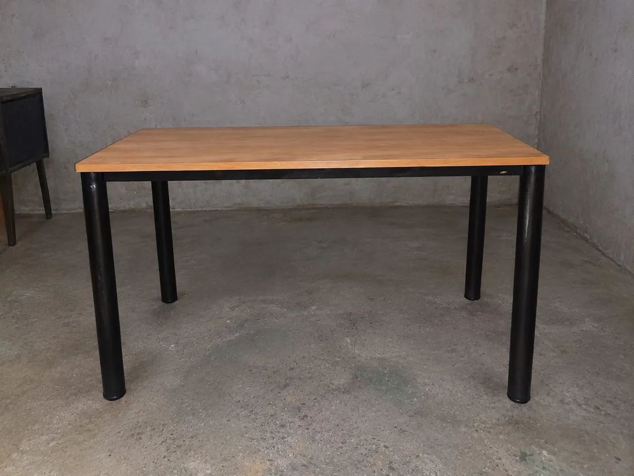 Mesa Retangular de Madeira e Ferro