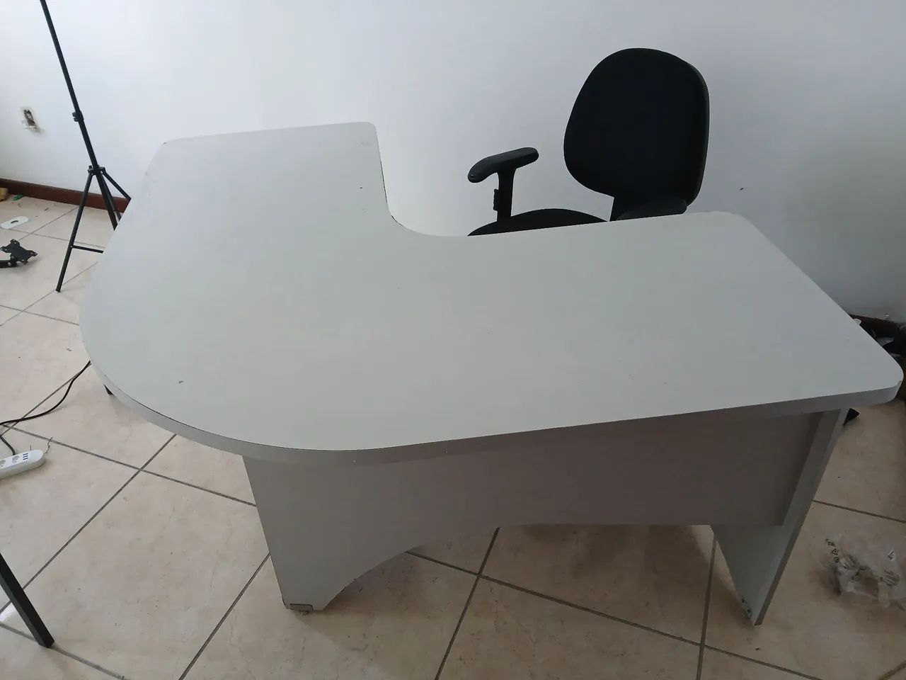 Mesa de escritório em L - Foto 3