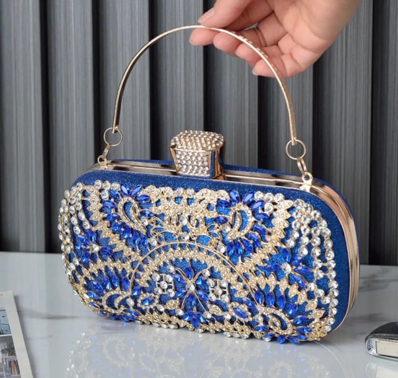 bolsa clutch pedras, azul e dourado - Foto 5