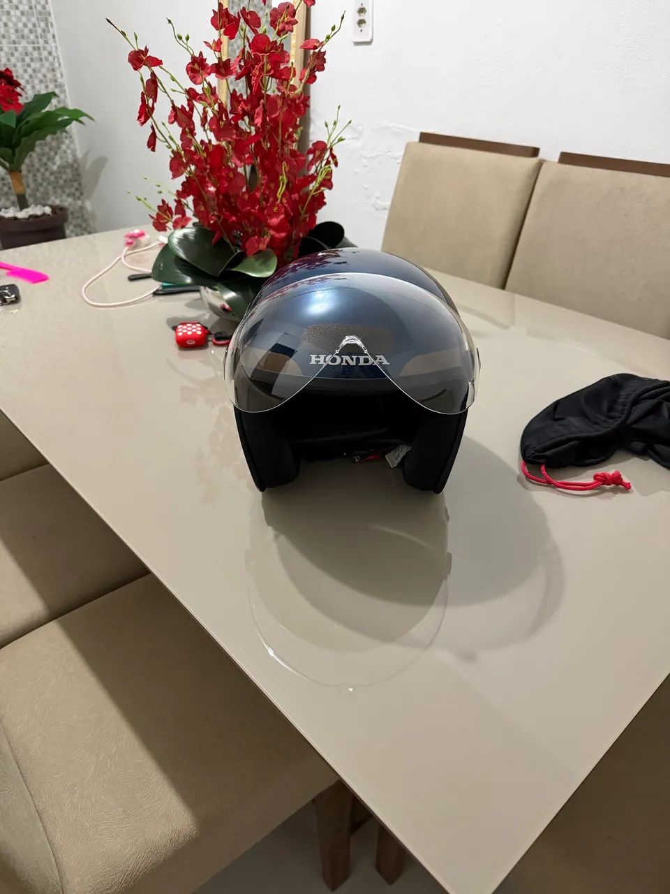 Vende- se capacete da marca Honda  - Foto 2