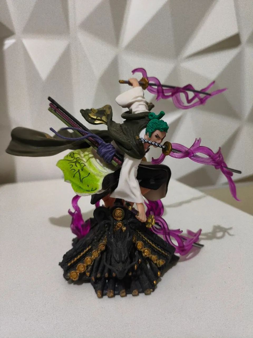 Action Figure Roronoa Zoro One Piece 3 Espadas + Base